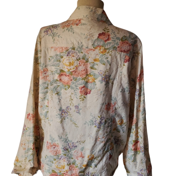 Draper's and Damon's Button up Shirt - Picture 3 of 5